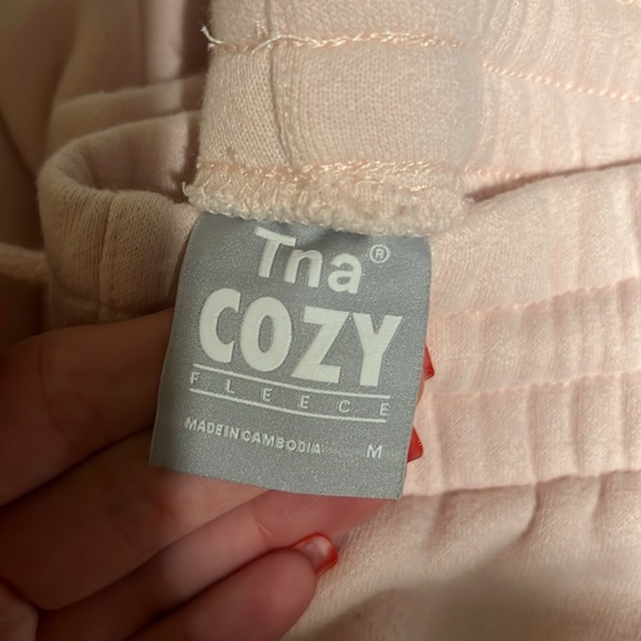 Baby pink Aritzia Cozy set - Picture 5 of 5